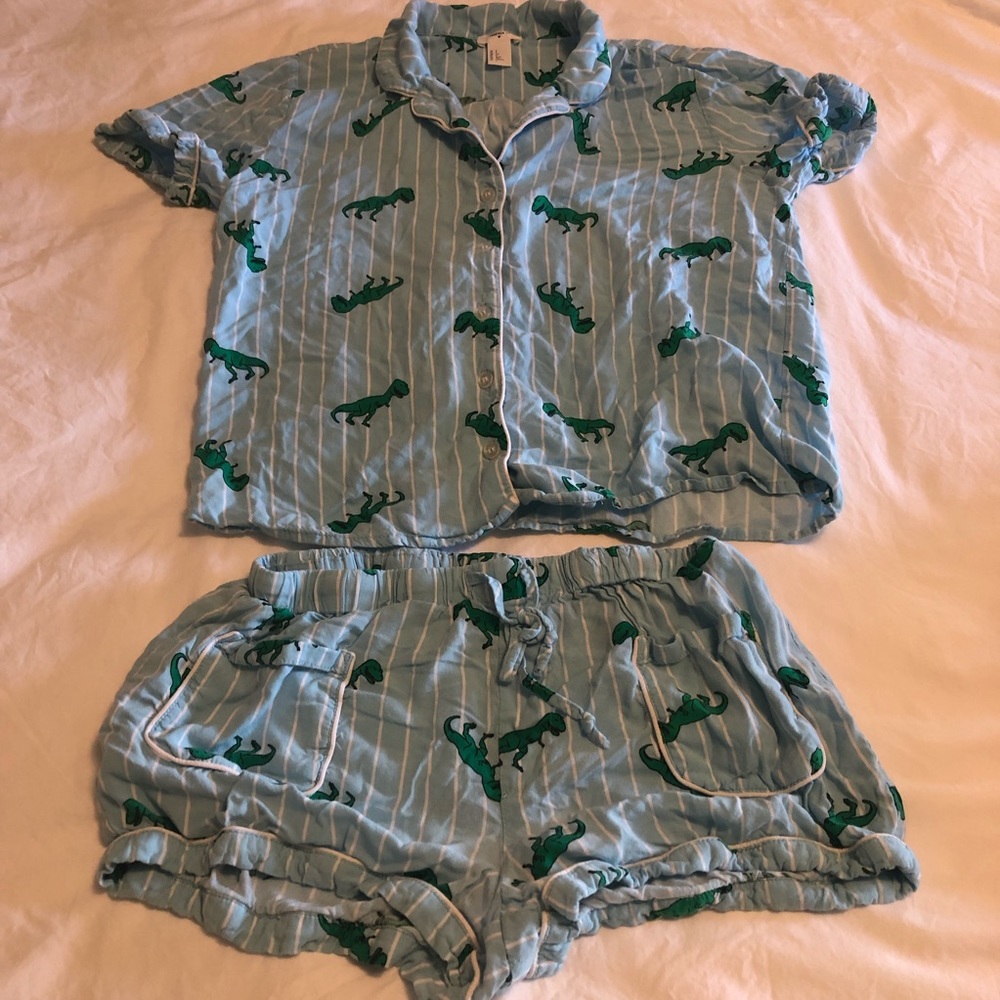 Forever 21 pajamas two piece with dinosaur pattern size S